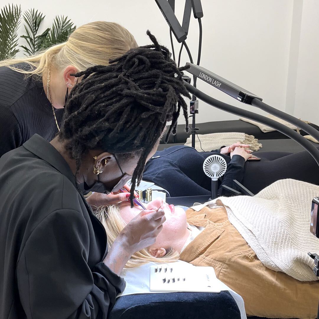 Lash extension mentoring London Lash