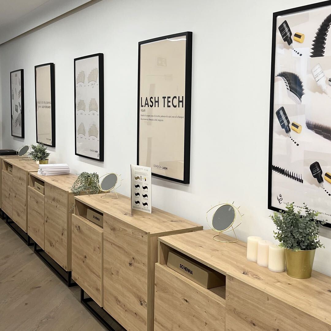 London Lash academy decoration