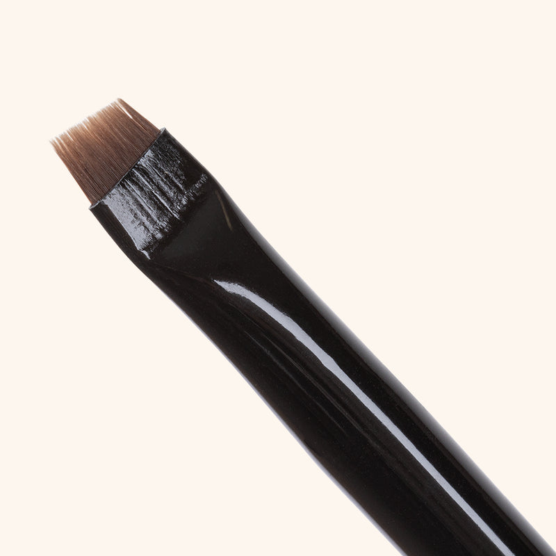 Close up image of the So Henna wide angled brow brush 