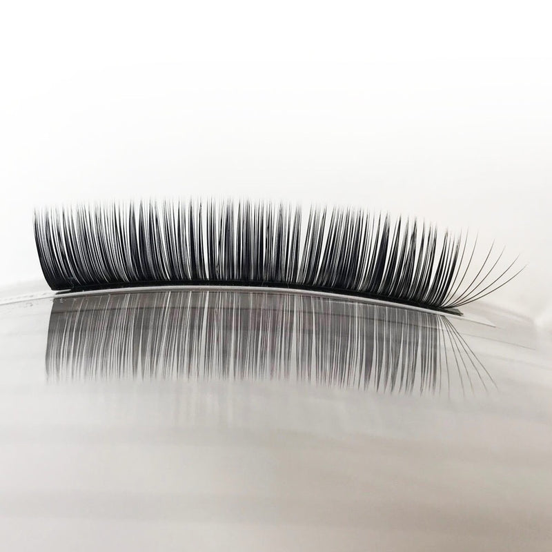 the best curved acrylic palette with a strip of volume lashes on the surface
